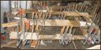 Nussbaumschrank bei der Restauration