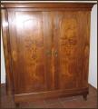 Antiker Eichenschrank mit Intarsien